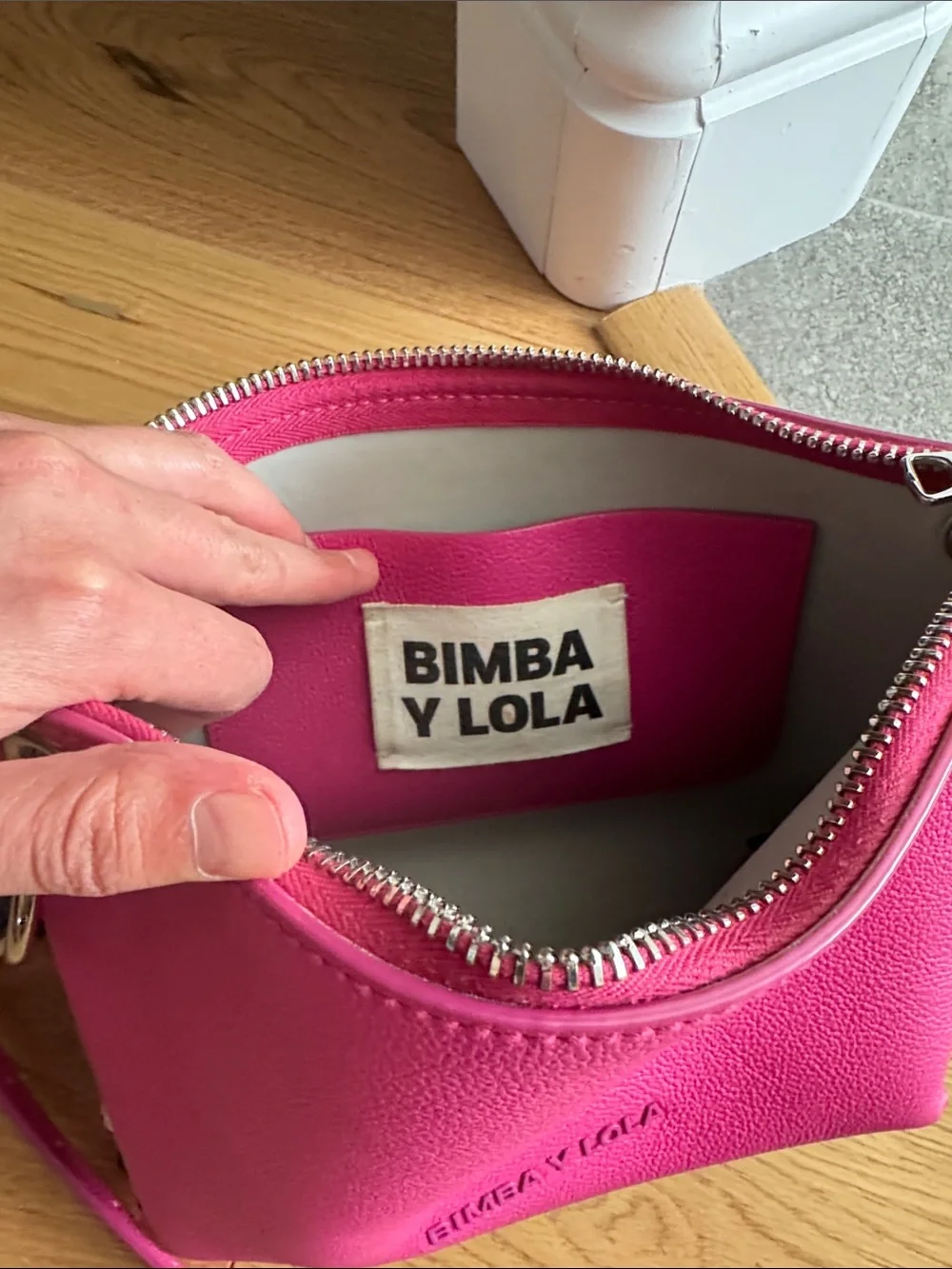 BIMBA Y LOLA crossbody leather bag with accessory chain - Picture 8 of 8
